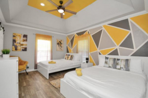 Modern Duplex with Bold Art & Luxe Touches - Perfect for Families & Groups